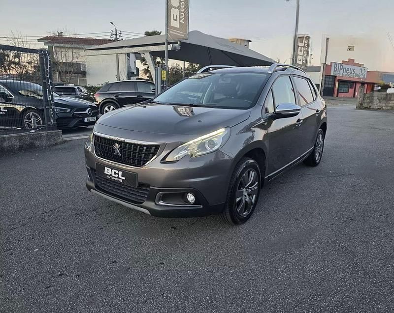 Usado Peugeot 2008 Style 100 HP (73 kW) 2016 Cinza escuro SUV