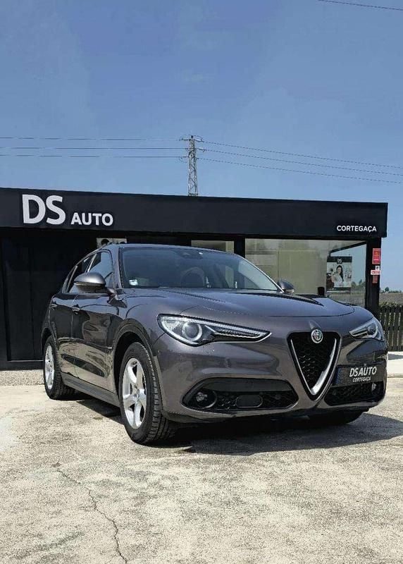 Cinzento Usado 2018 Alfa Romeo Stelvio SUV | € 26.950 (Preço justo) - Imagem 1/4