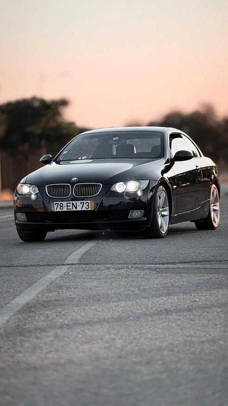 Preto Usado 2007 BMW 330 | € 13.750 - Imagem 1/4