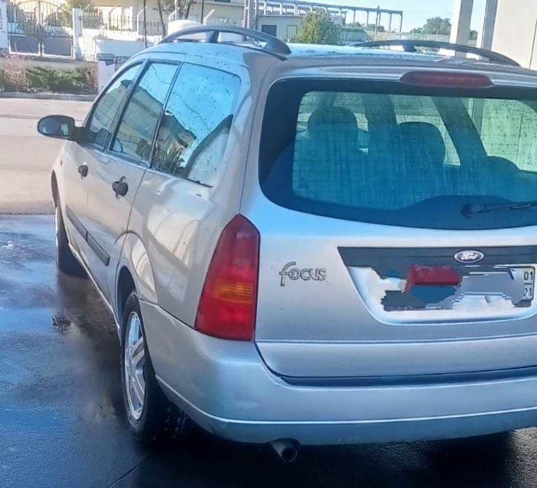 Usado 2001 Ford Focus Sedan | € 1.800 (Preço elevado) - Imagem 1/4