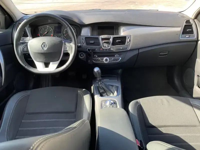 Usado Renault Laguna III 110 HP (80 kW) 2012 Preto Carrinha