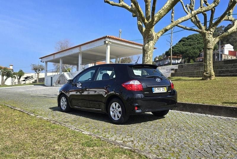 Usado Toyota Auris 90 HP (66 kW) 2012 Sedan