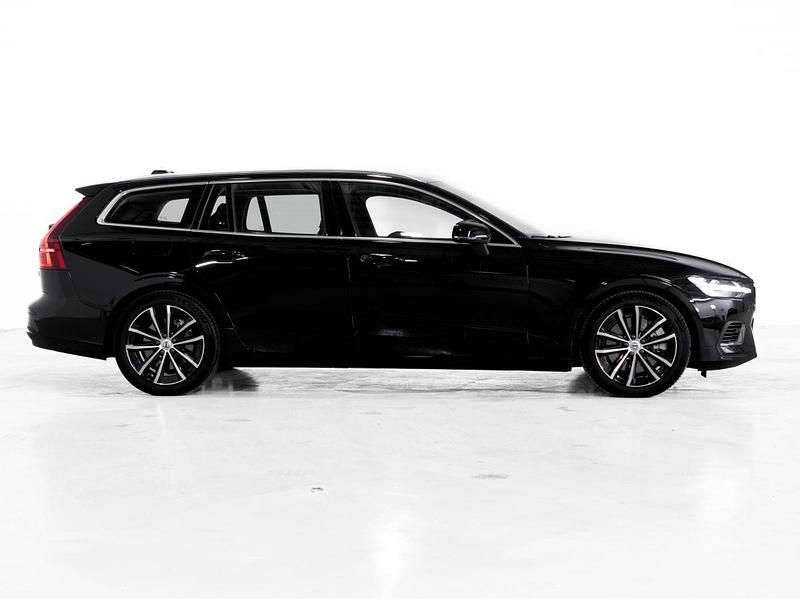 Usado Volvo V60 350 HP (257 kW) 2024 Preto Carrinha