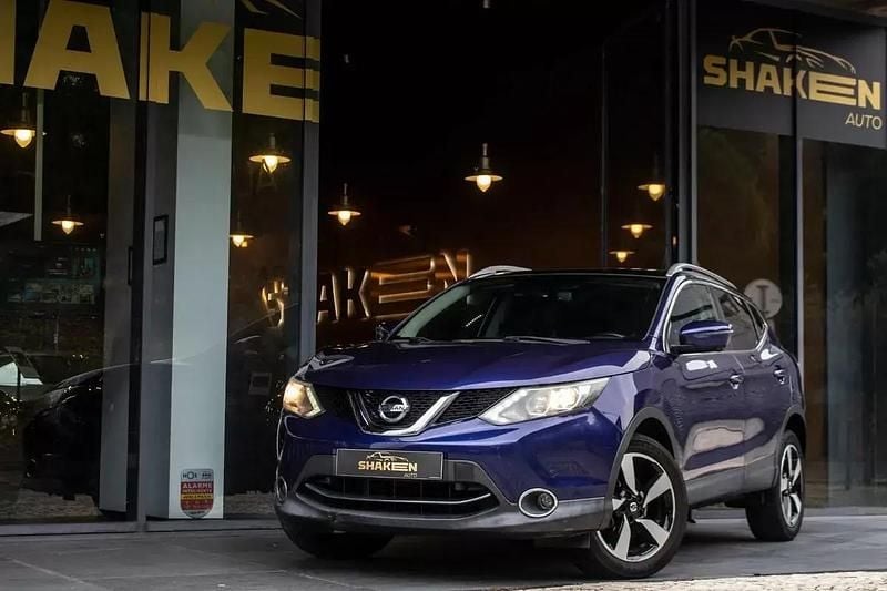 Usado Nissan Qashqai Acenta 110 HP (80 kW) 2015 Azul escuro SUV