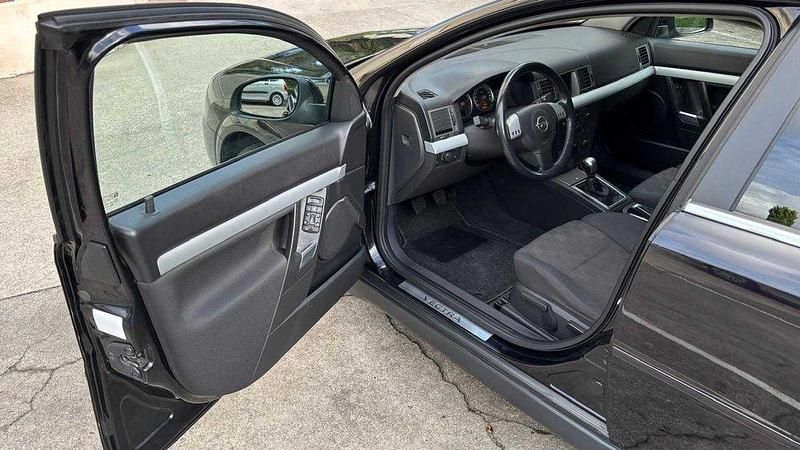 Usado Opel Vectra 150 HP (110 kW) 2004 Preto Sedan