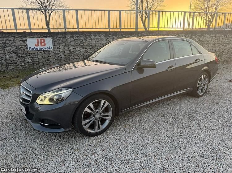 Usado Mercedes E300 Avantgarde 231 HP (169 kW) 2013 Cinza Sedan