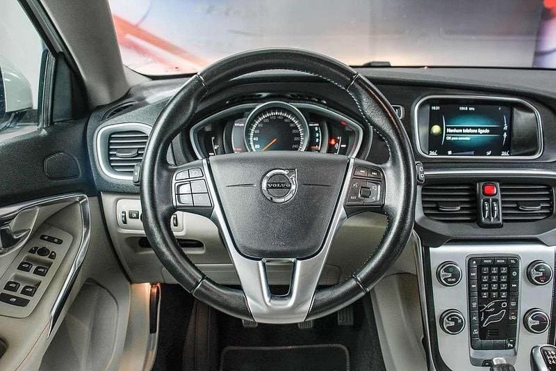 Usado Volvo V40 CC Ocean Race 120 HP (88 kW) 2016 Branco Carrinha