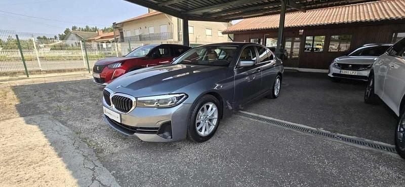 Cinzento Usado 2021 BMW 520 Sedan | € 31.990 (Super Preço) - Imagem 1/4