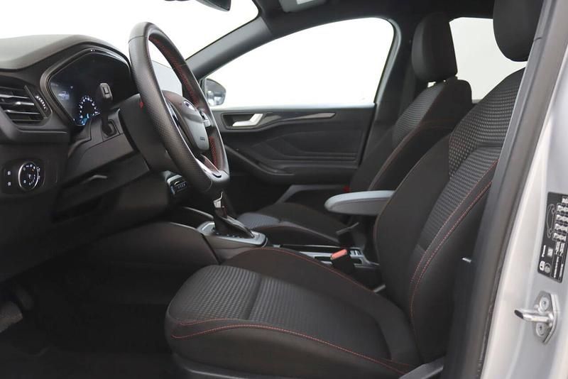 Usado Ford Focus 155 HP (114 kW) 2024 Cinzento