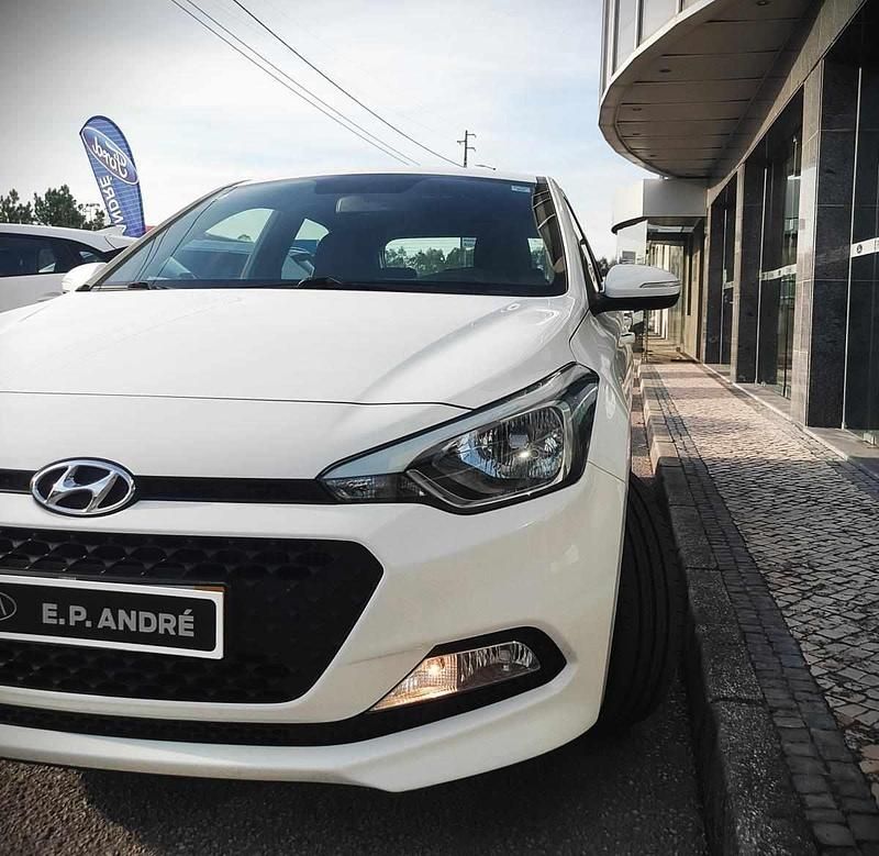 Usado Hyundai i20 75 HP (55 kW) 2017 Branco Coupé