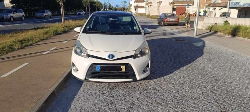 Branco Usado 2013 Toyota Yaris Citadino | € 10.490 (Preço justo) - Imagem 1/4