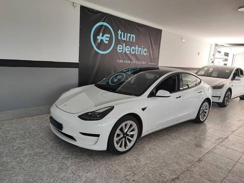 Branco Usado 2022 Tesla Model 3 Sedan | € 28.500 (Preço justo) - Imagem 1/4