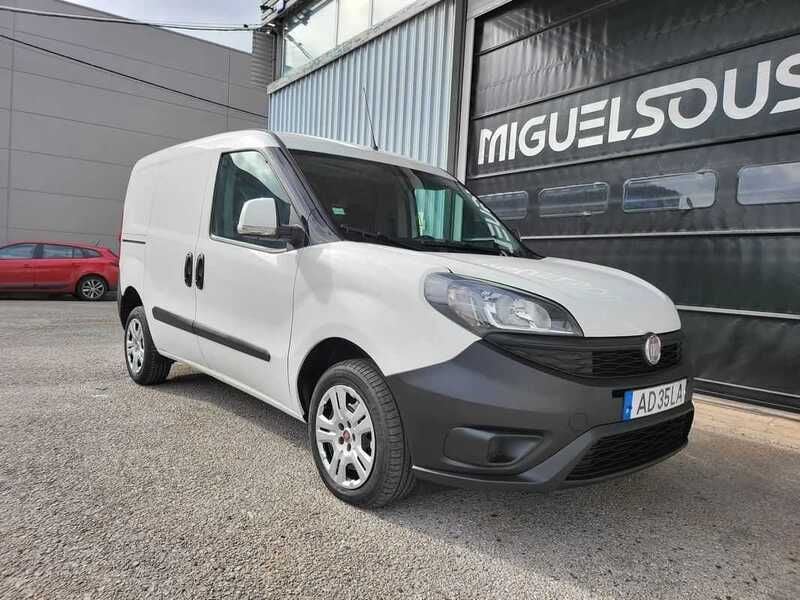 Branco Usado 2020 Fiat Doblò Monovolume | € 11.000 (Preço justo) - Imagem 1/4