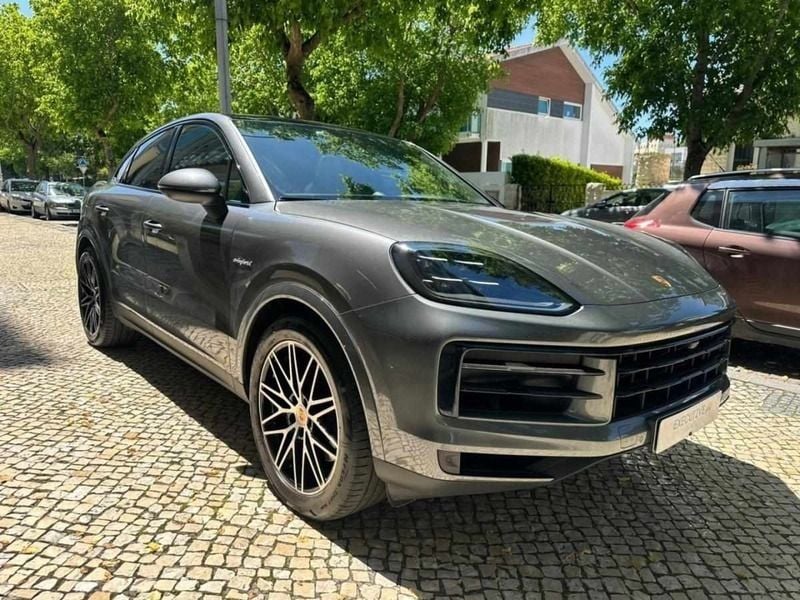 Cinzento Usado 2024 Porsche Cayenne SUV | € 132.000 (Preço justo) - Imagem 1/4