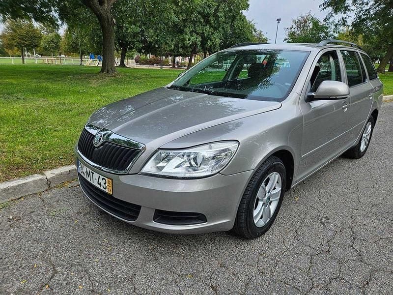 Usado 2012 Skoda Octavia Sedan | € 8.250 (Preço justo) - Imagem 1/4