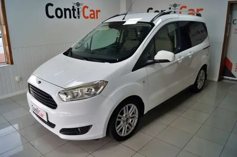 Branco Usado 2017 Ford Tourneo Courier Titanium Monovolume | € 13.990 - Imagem 1/4