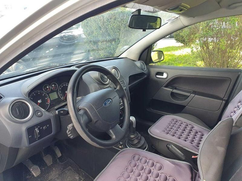 Usado 2008 Ford Fiesta Sedan | € 3.500 (Preço justo) - Imagem 1/4
