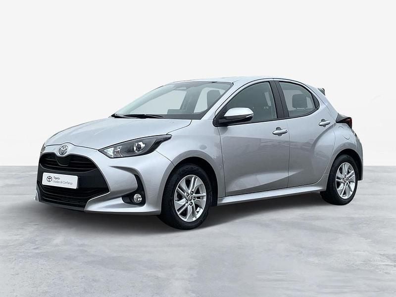 Cinza (pintura metalizada) Usado 2024 Toyota Yaris Comfort | € 24.750 (Preço justo) - Imagem 1/4