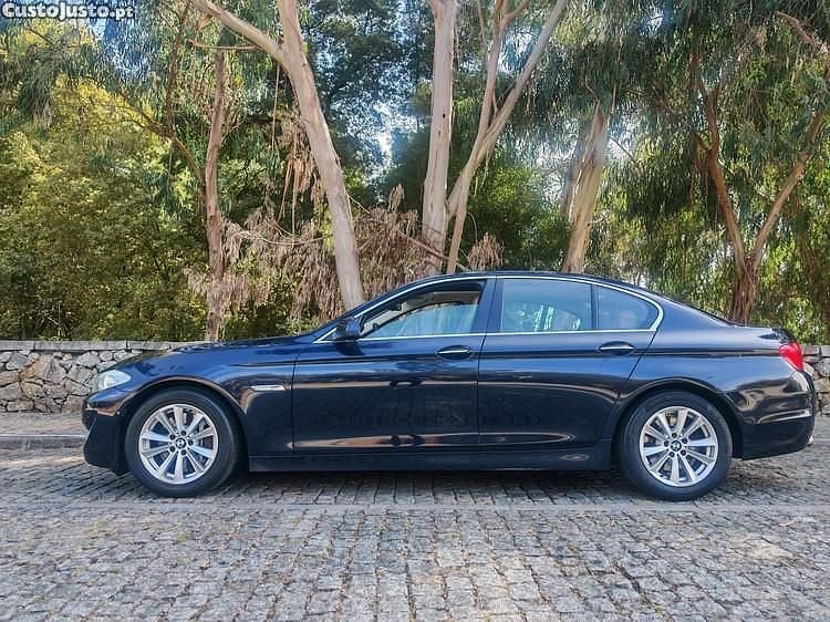 Azul Usado 2010 BMW 530 Sedan | € 12.950 - Imagem 1/1