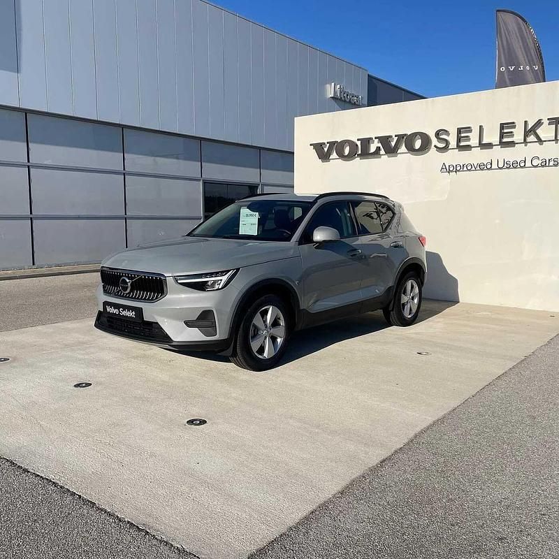 Cinzento Usado 2024 Volvo XC40 SUV | € 35.950 (Preço justo) - Imagem 1/4