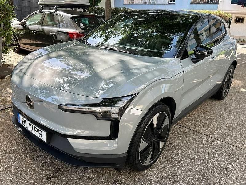 Cinza Usado 2024 Volvo EX30 Plus SUV | € 41.980 (Preço justo) - Imagem 1/4