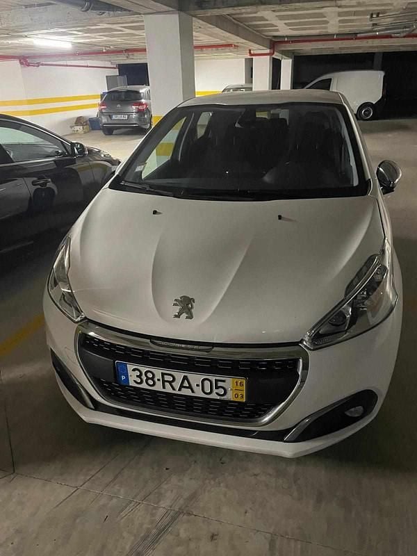 Branco Usado 2016 Peugeot 208 Allure Citadino | € 11.950 (Preço justo) - Imagem 1/4