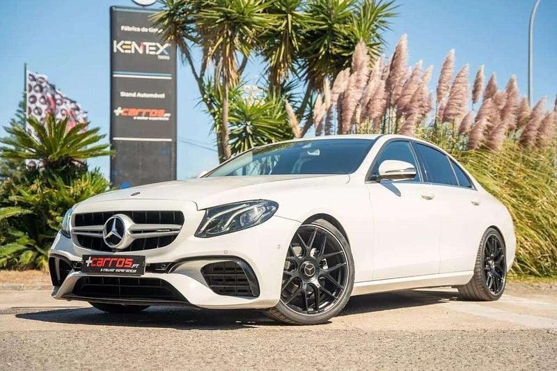 Branco Usado 2016 Mercedes E220 AMG Sedan | € 26.490 (Bom preço) - Imagem 1/4