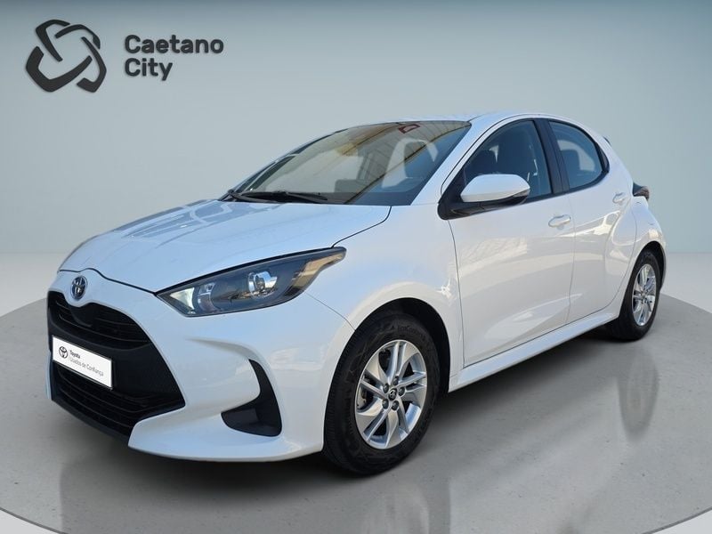 Branco (sólida) Usado 2024 Toyota Yaris Comfort Sedan | € 23.990 (Preço justo) - Imagem 1/4