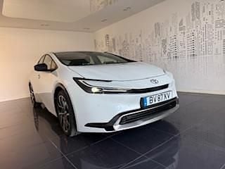 Usado Toyota Prius Luxury 152 HP (111 kW) 2025 Branco (pintura metalizada especial) Citadino