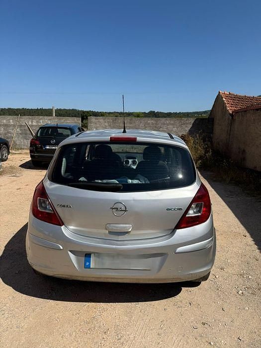 Usado 2010 Opel Corsa Sedan | € 3.000 (Preço justo) - Imagem 1/4