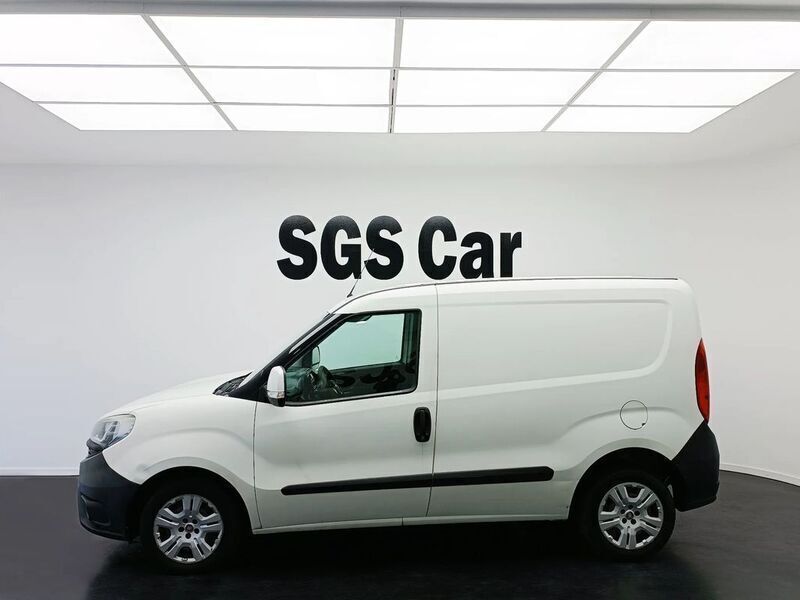 Branco Usado 2016 Fiat Doblò Easy Monovolume | € 9.900 (Bom preço) - Imagem 1/4