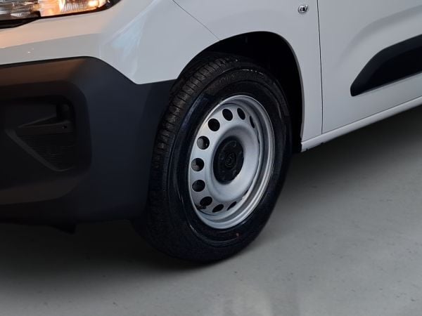 Usado Peugeot E-Partner 100 kW (136 HP) 2025 Branco Monovolume