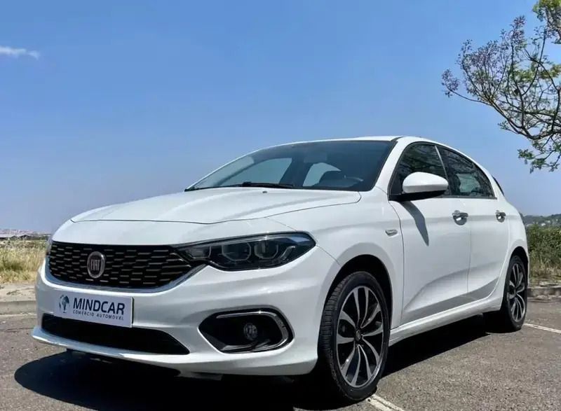 Branco Usado 2019 Fiat Tipo Lounge Citadino | € 16.980 - Imagem 1/4