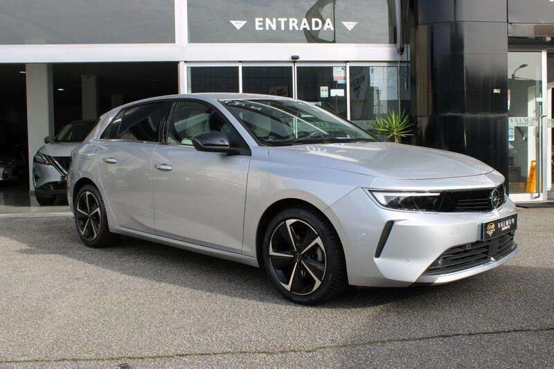 Cinzento Usado 2023 Opel Astra Elegance Citadino | € 22.990 (Preço justo) - Imagem 1/4