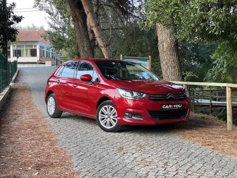 Vermelho Usado 2017 Citroën C4 Feel Citadino | € 12.990 (Preço justo) - Imagem 1/4