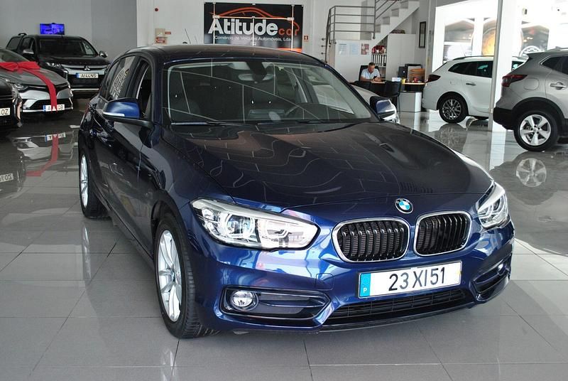 Azul Usado 2019 BMW 116 Sport Line Citadino | € 20.930 (Preço justo) - Imagem 1/4