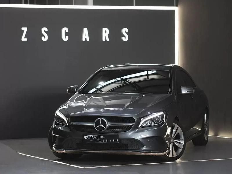 Usado Mercedes CLA180 Urban 109 HP (80 kW) 2017 Cinzento Sedan