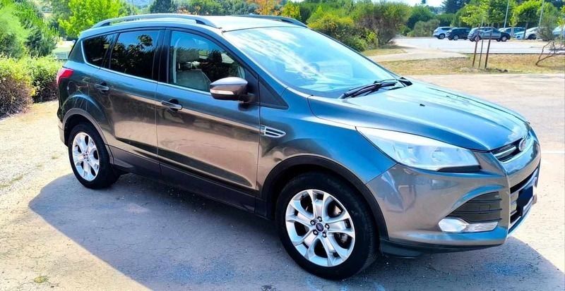 Cinzento Usado 2016 Ford Escape SUV | € 15.900 - Imagem 1/4