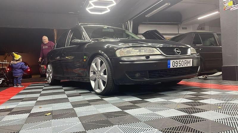 Usado 2001 Opel Vectra Sedan | € 3.200 - Imagem 1/4