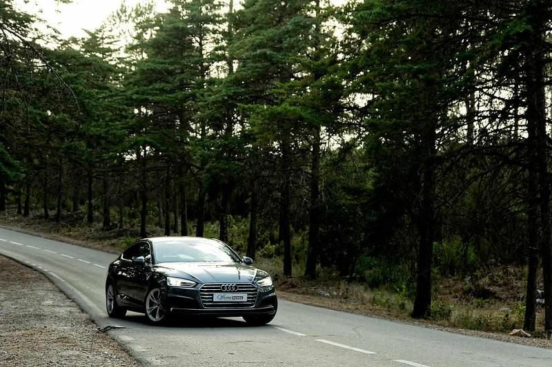 Cinzento Usado 2017 Audi A5 Sportback Premium Citadino | € 29.500 - Imagem 1/4