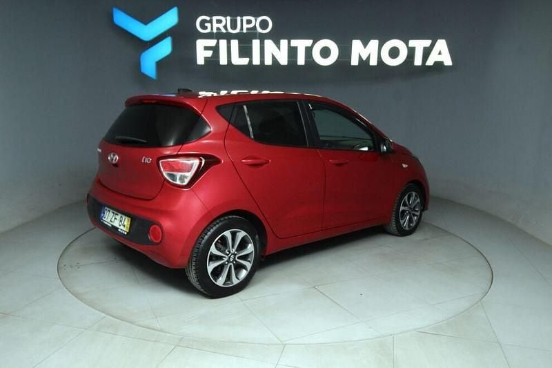 Usado Hyundai i10 Comfort 66 HP (48 kW) 2019 Vermelho Citadino