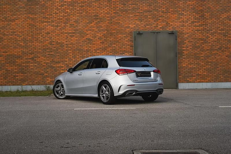 Usado Mercedes A180 AMG line 116 HP (85 kW) 2021 Cinza prata