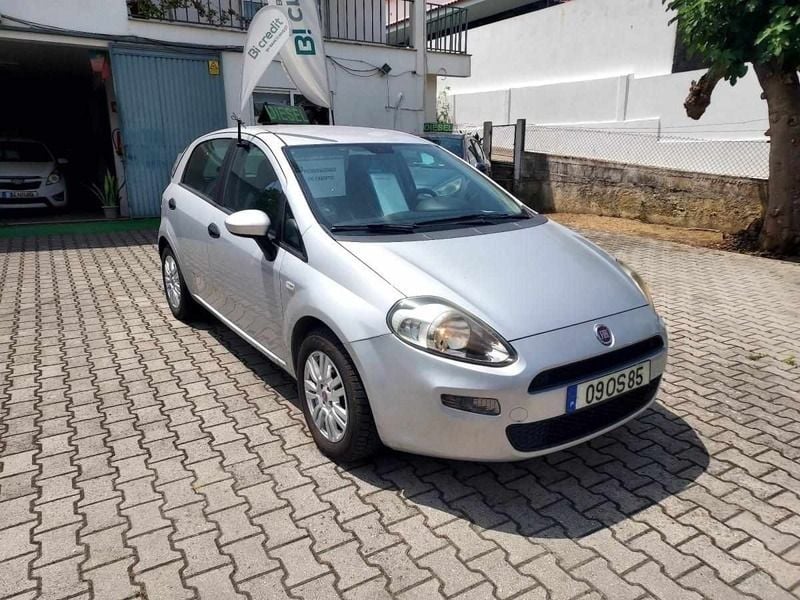 Cinzento Usado 2014 Fiat Punto Citadino | € 7.790 (Preço justo) - Imagem 1/4