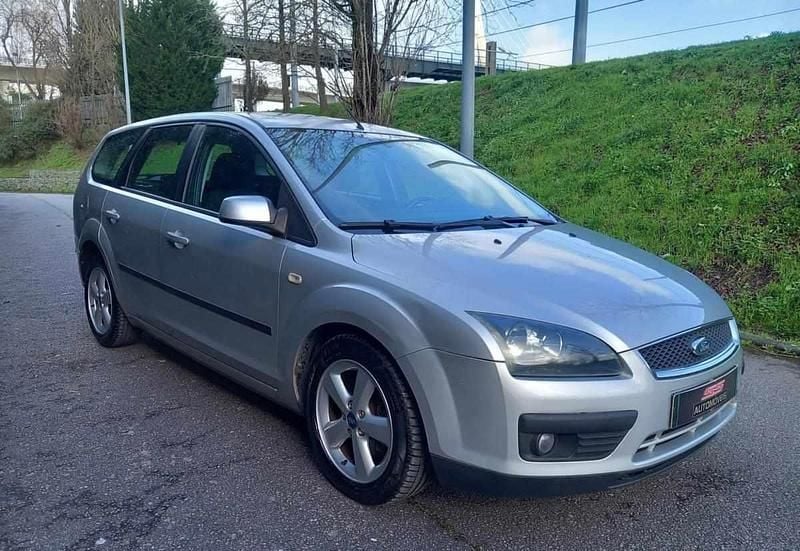 Usado Ford Focus 90 HP (66 kW) 2007 Cinzento Carrinha