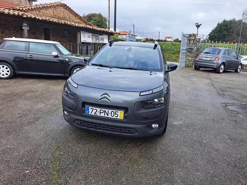 Usado Citroën C4 Cactus Feel 92 HP (67 kW) 2015 Cinza escuro Citadino