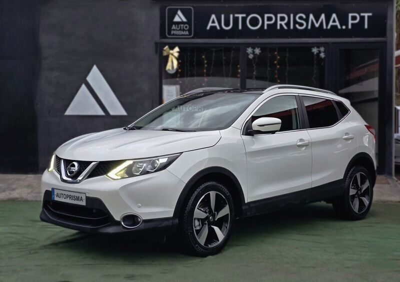 Branco Usado 2015 Nissan Qashqai N-Connecta SUV | € 15.990 (Preço justo) - Imagem 1/4