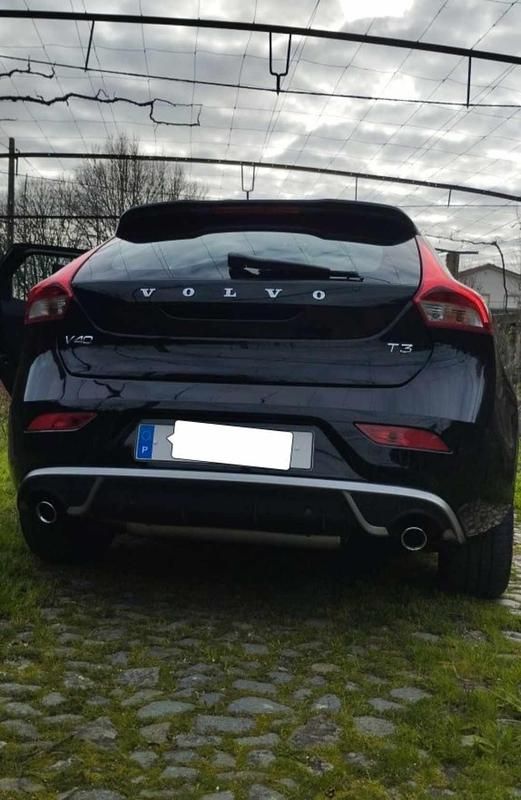 Usado Volvo V40 152 HP (111 kW) 2017 Preto Citadino