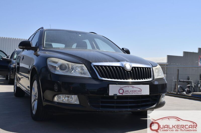 Preto Usado 2009 Skoda Octavia Elegance Carrinha | € 7.500 (Bom preço) - Imagem 1/4