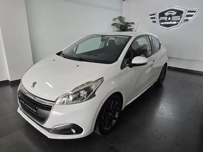 Branco Usado 2017 Peugeot 208 Allure Citadino | € 9.990 (Super Preço) - Imagem 1/4