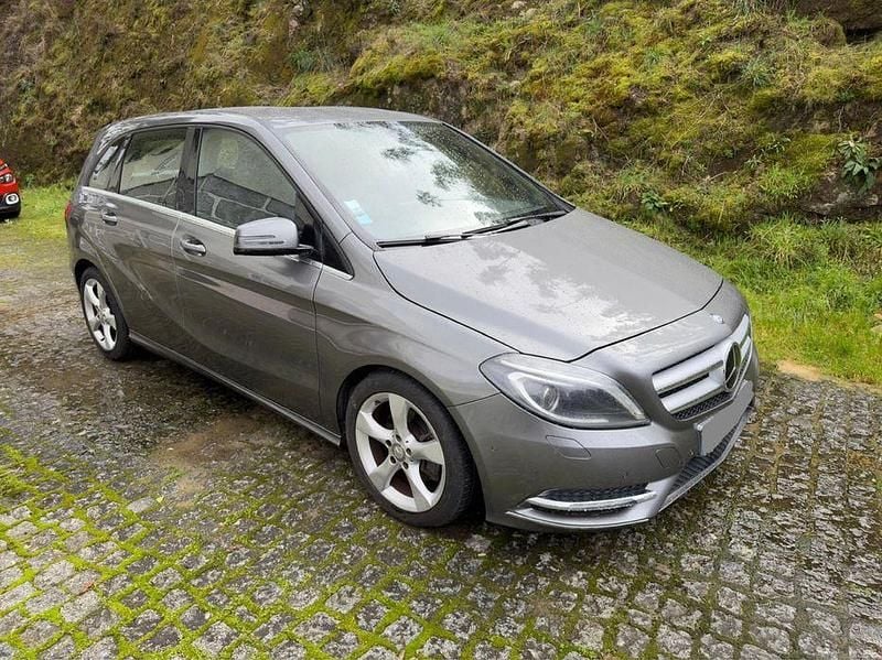 Usado Mercedes B180 109 HP (80 kW) 2012 Monovolume